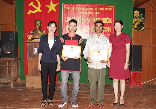 Bế giảng lớp truyền dạy chiêng tại xã Ea Tu, thành phố Buôn Ma Thuột.