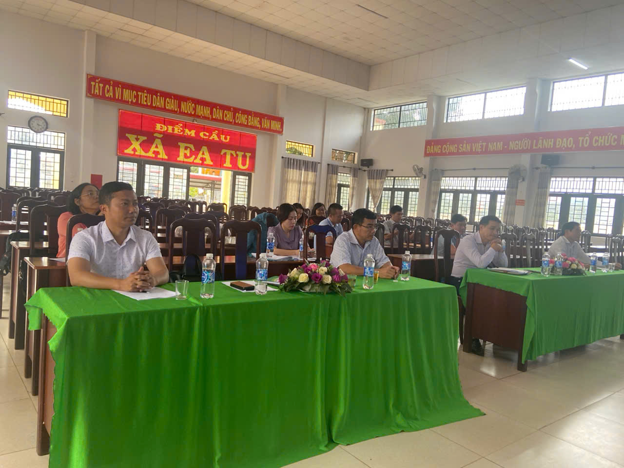 HỘI NGHỊ SƠ KẾT MÔ HÌNH CHĂN NUÔI GÀ ĐẺ LẤY TRỨNG, AN TOÀN THEO TIÊU CHUẨN VietGAHP